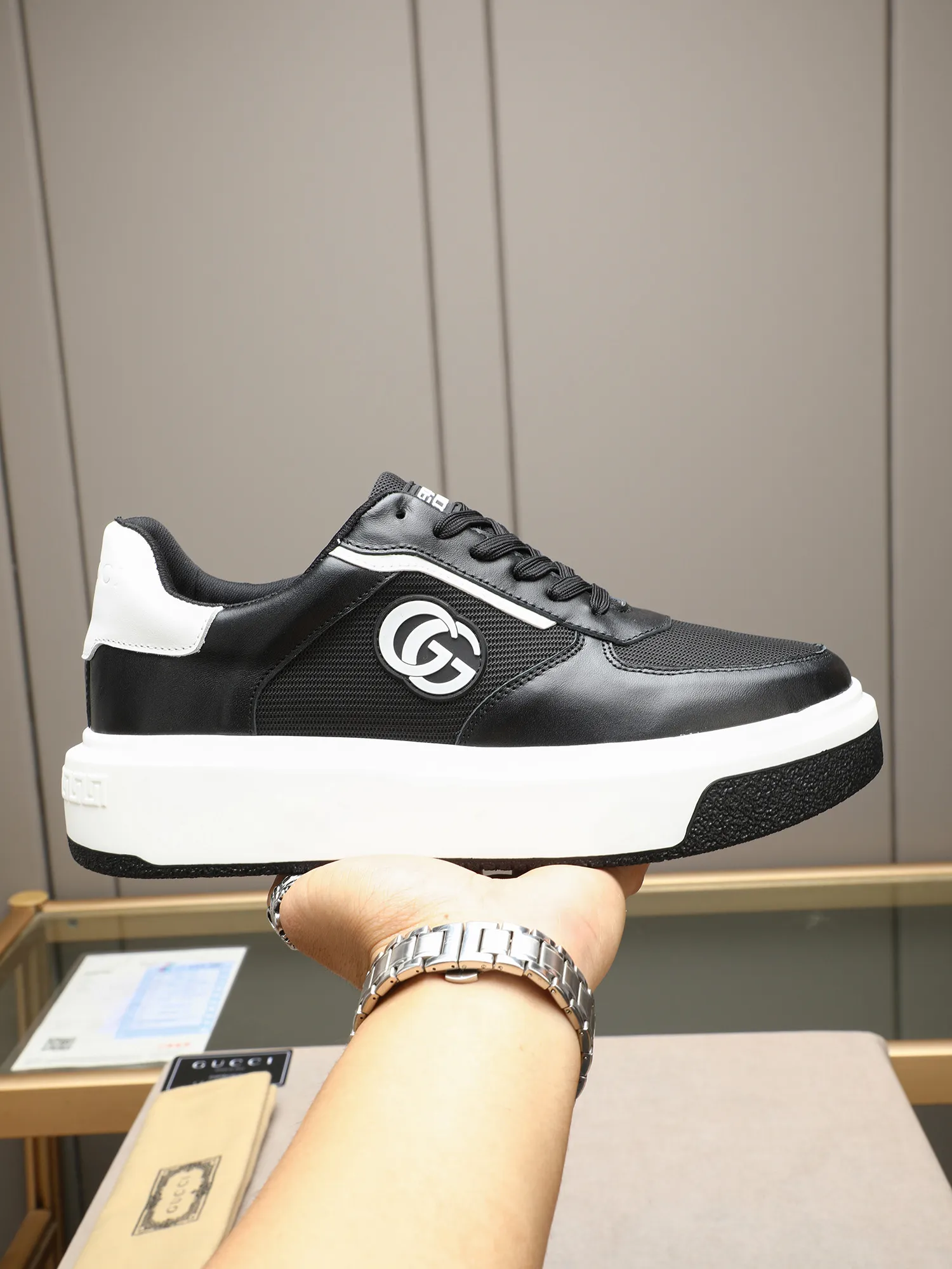 Men's shoes 💰480 New men's shoes GUCCI Fashion trend Made of first-layer calfskin ➕ washed sheep lining! The foot feels super comfortable and the workmanship is impeccable. Foam ultra-light outsole, size: 38-44 (45 customized) 3 colors to choose from!